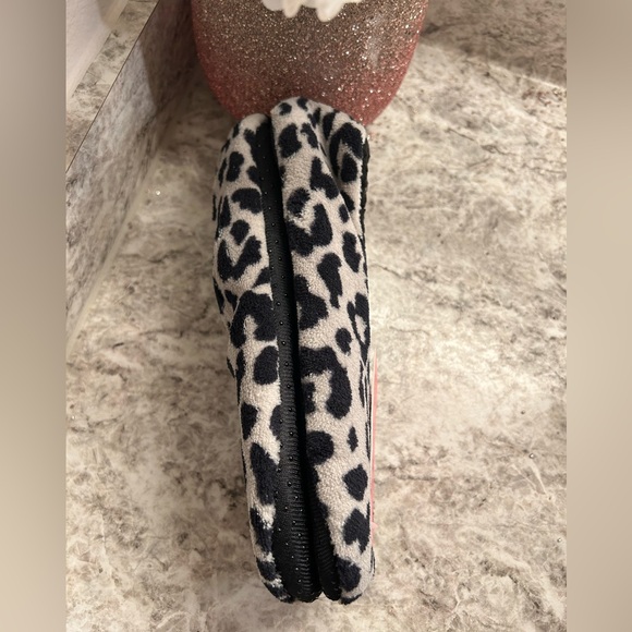 Issac Mizrahi Large Slippers - Picture 4 of 6